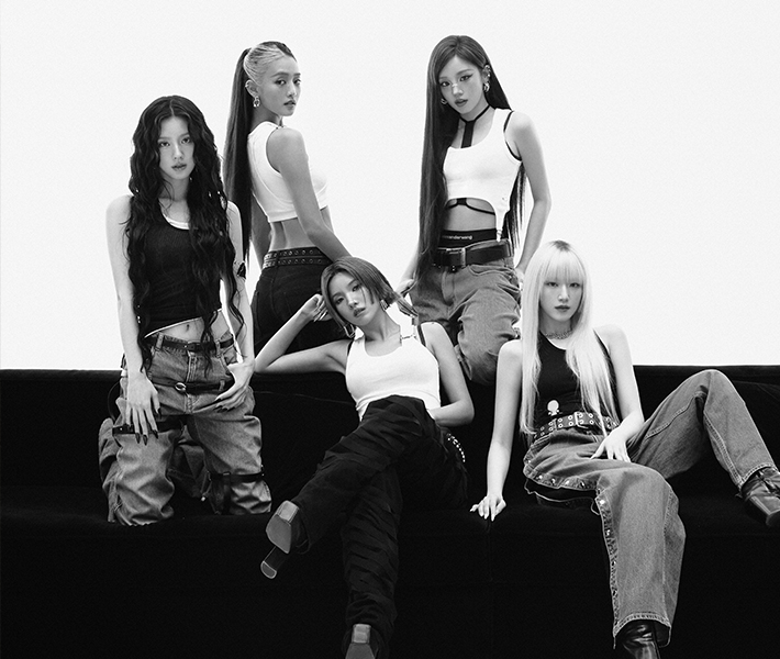 Les cinq membres d'i-dle : Miyeon, Minnie, Soyeon, Yuqi et Shuhua