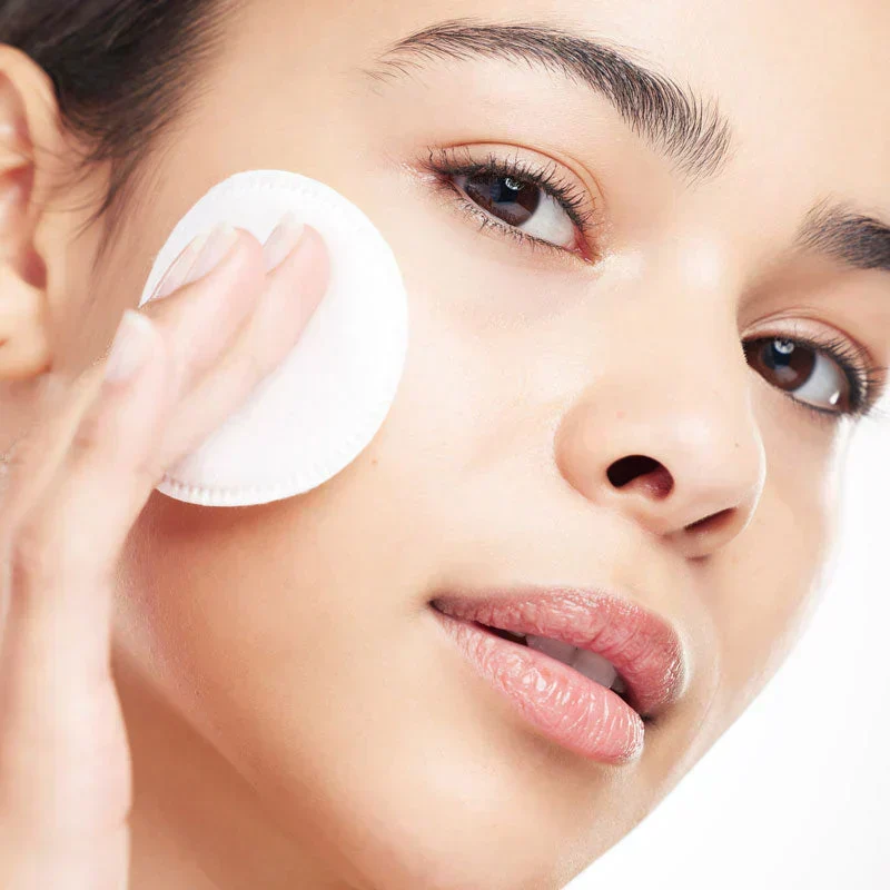 Exfoliant appliqué avec un coton