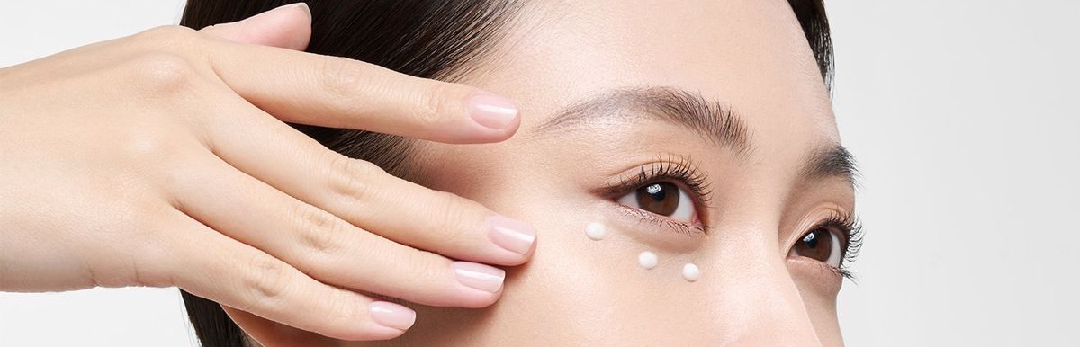 Rétinoïdes et rétinol-like pour le contour des yeux